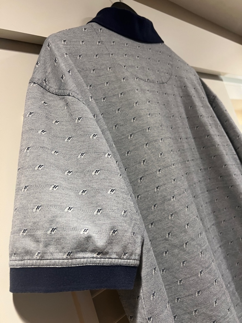 Like New PING Princeville Light Gray Golf Polo with Navy Collar and Micro Print! - Picture 11 of 11